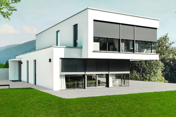 Moderne nieuwbouwwoning met buitenscreens van VABO voor zonwering en privacy