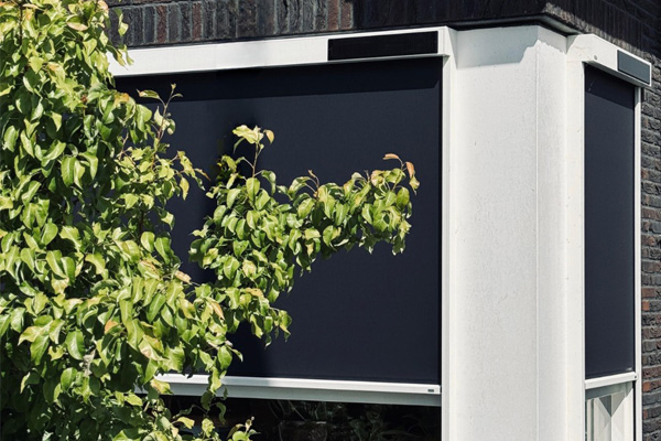 Screens van VABO als strakke buitenzonwering bij renovatie of nieuwbouw