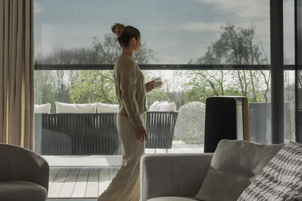 Buitenzonwering van VABO voor een lichte en comfortabele woonkamer