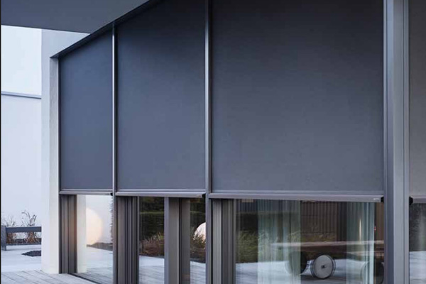 VABO screens op een moderne gevel