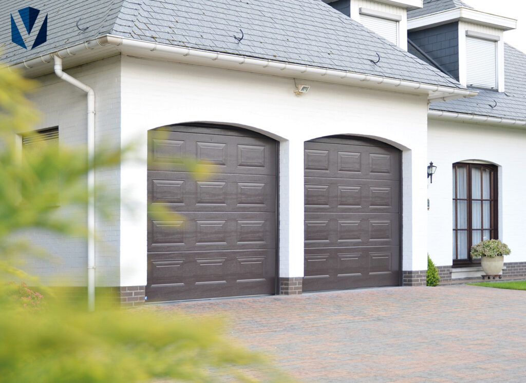 VABO garagepoort Uni-serie met KASSETTEN paneel in Woodgrain-afwerking